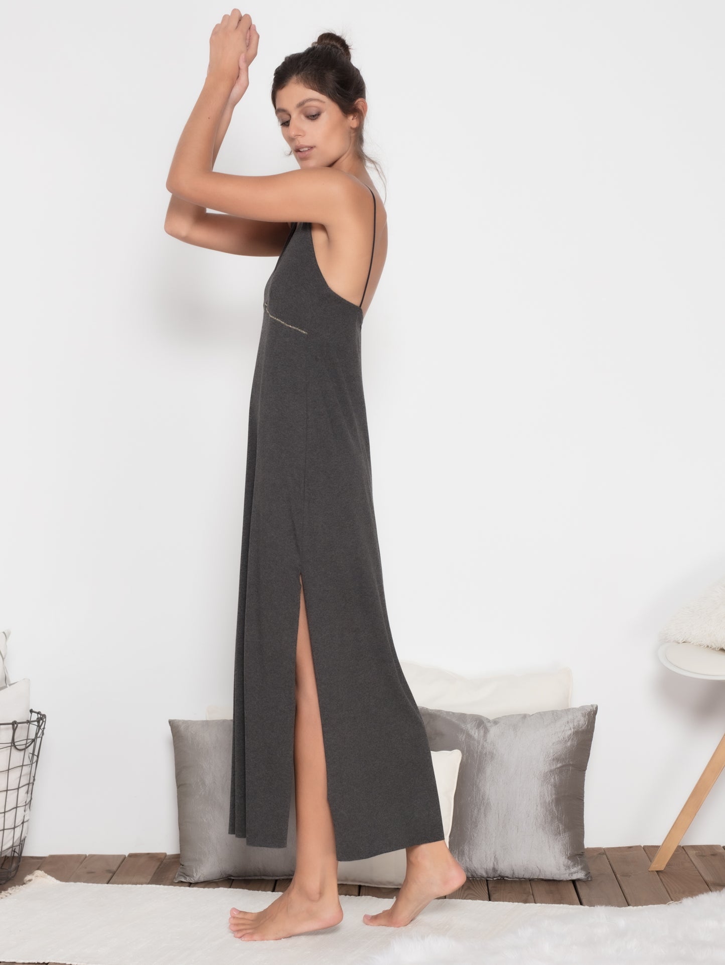 camisón largo de tirantes, de la colección Homewear MONICA LENDINEZ