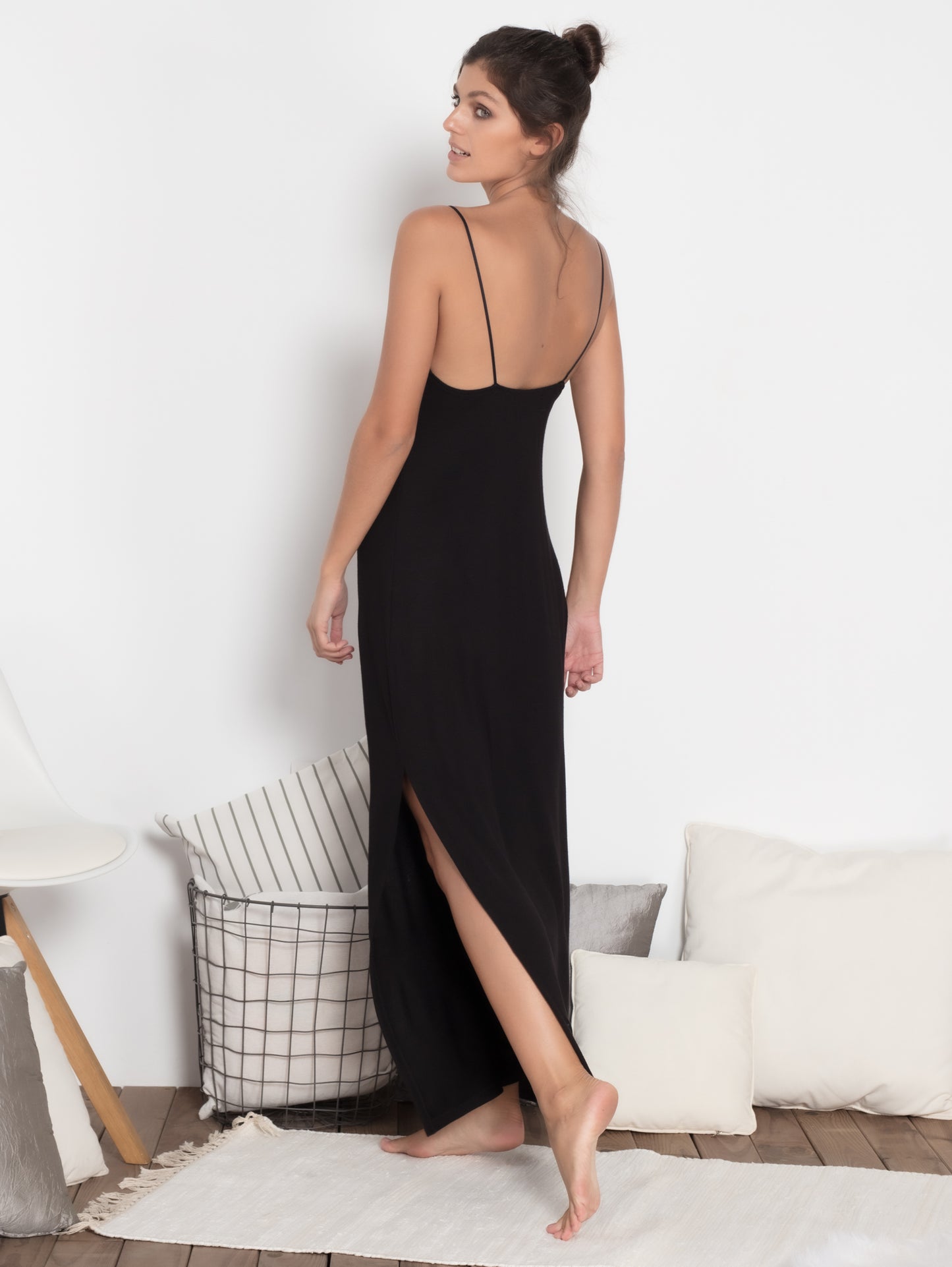 camisón largo de tirantes, de la colección Homewear MONICA LENDINEZ