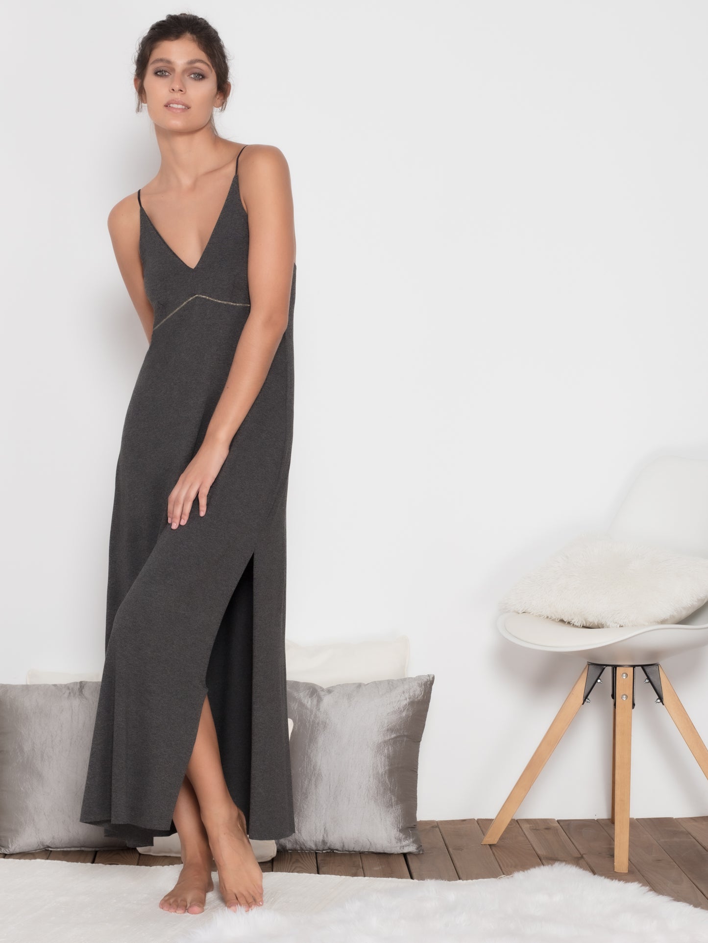 camisón largo de tirantes, de la colección Homewear MONICA LENDINEZ