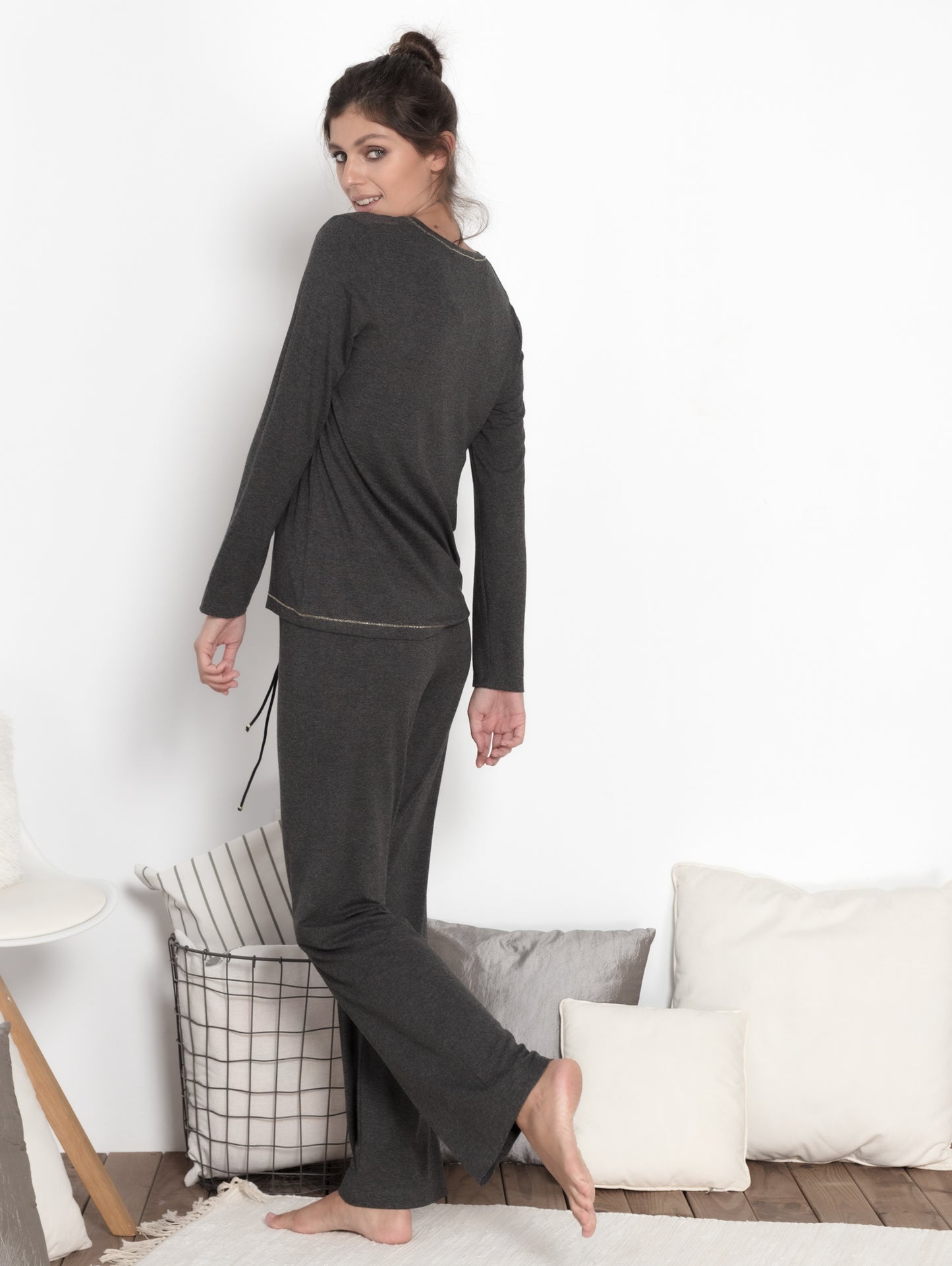 camiseta de pijama escote pico colección Homewear MONICA LENDINEZ