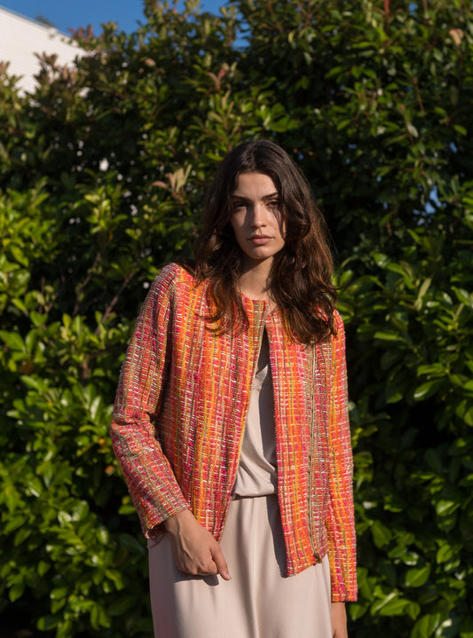 chaqueta perfecto en tejido tweed multicolor coral. Colección primavera verano 24 monica lendinez
