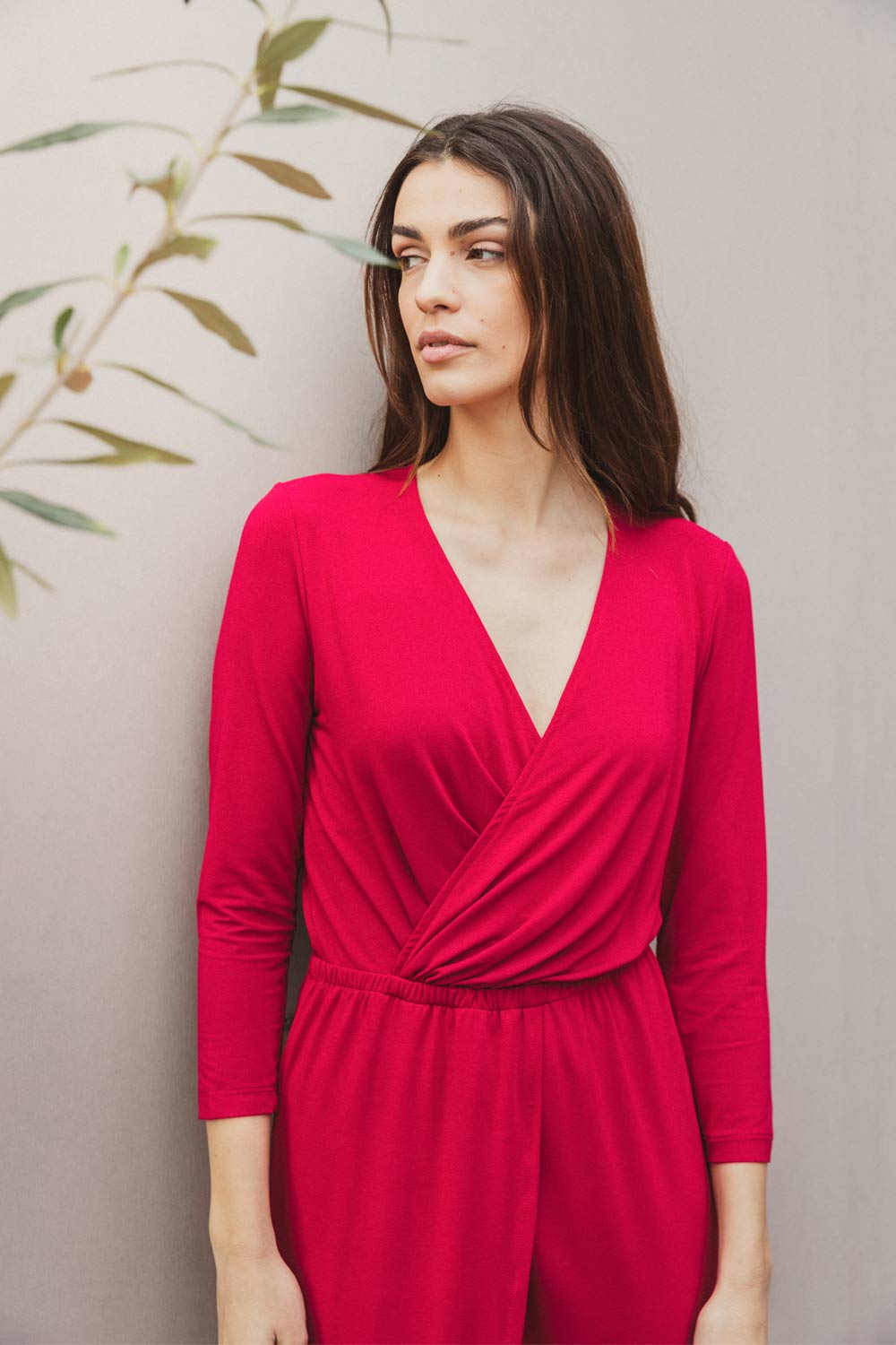 vestido cruzado color guinda