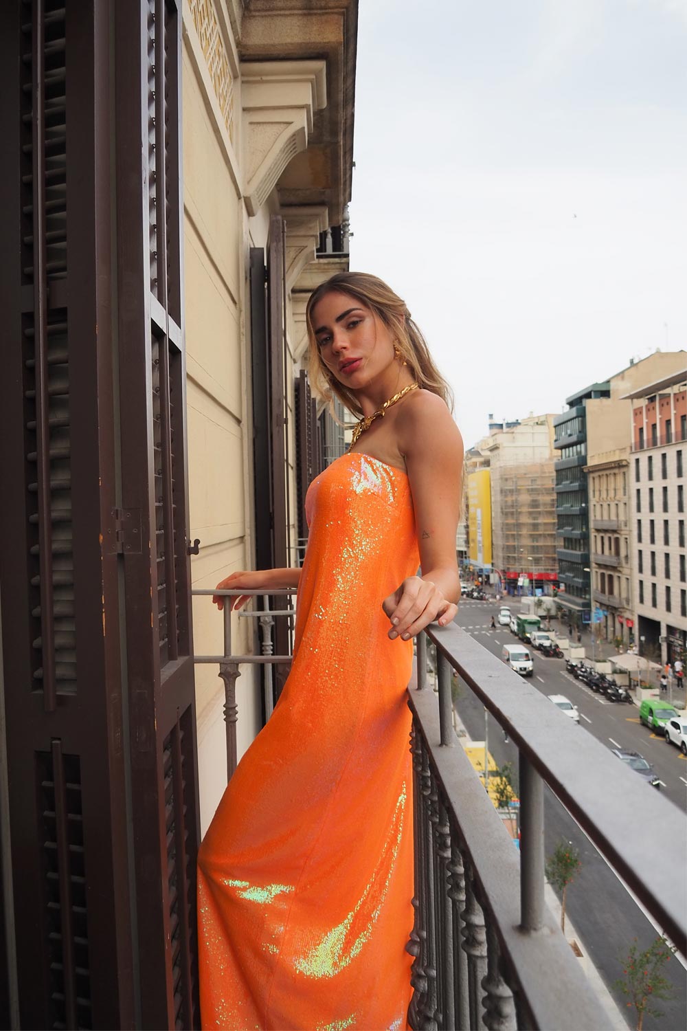 vestido sirena de lentejuelas coral