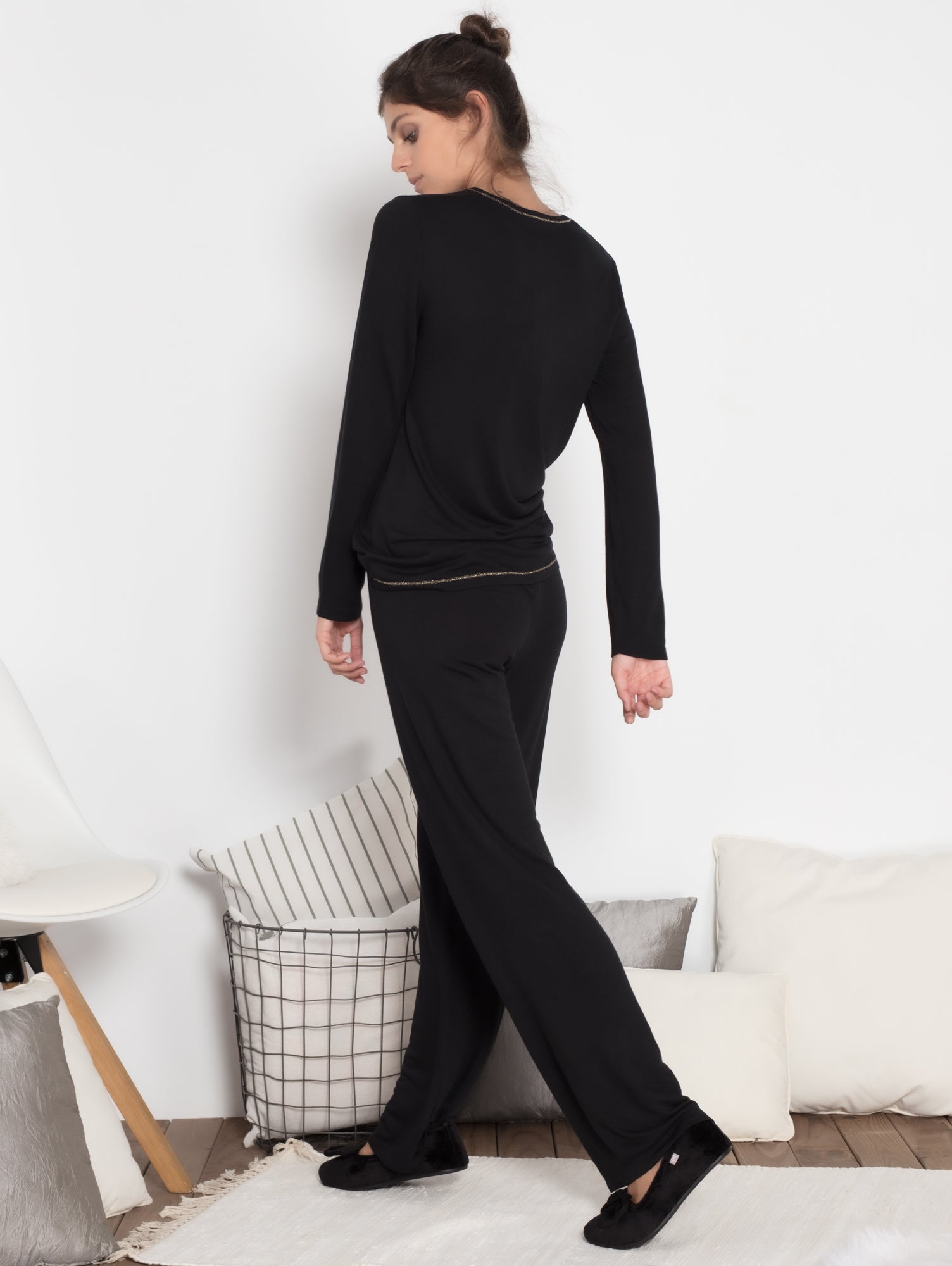 Pantalón largo de pijama, de la colección Homewear MONICA LENDINEZ