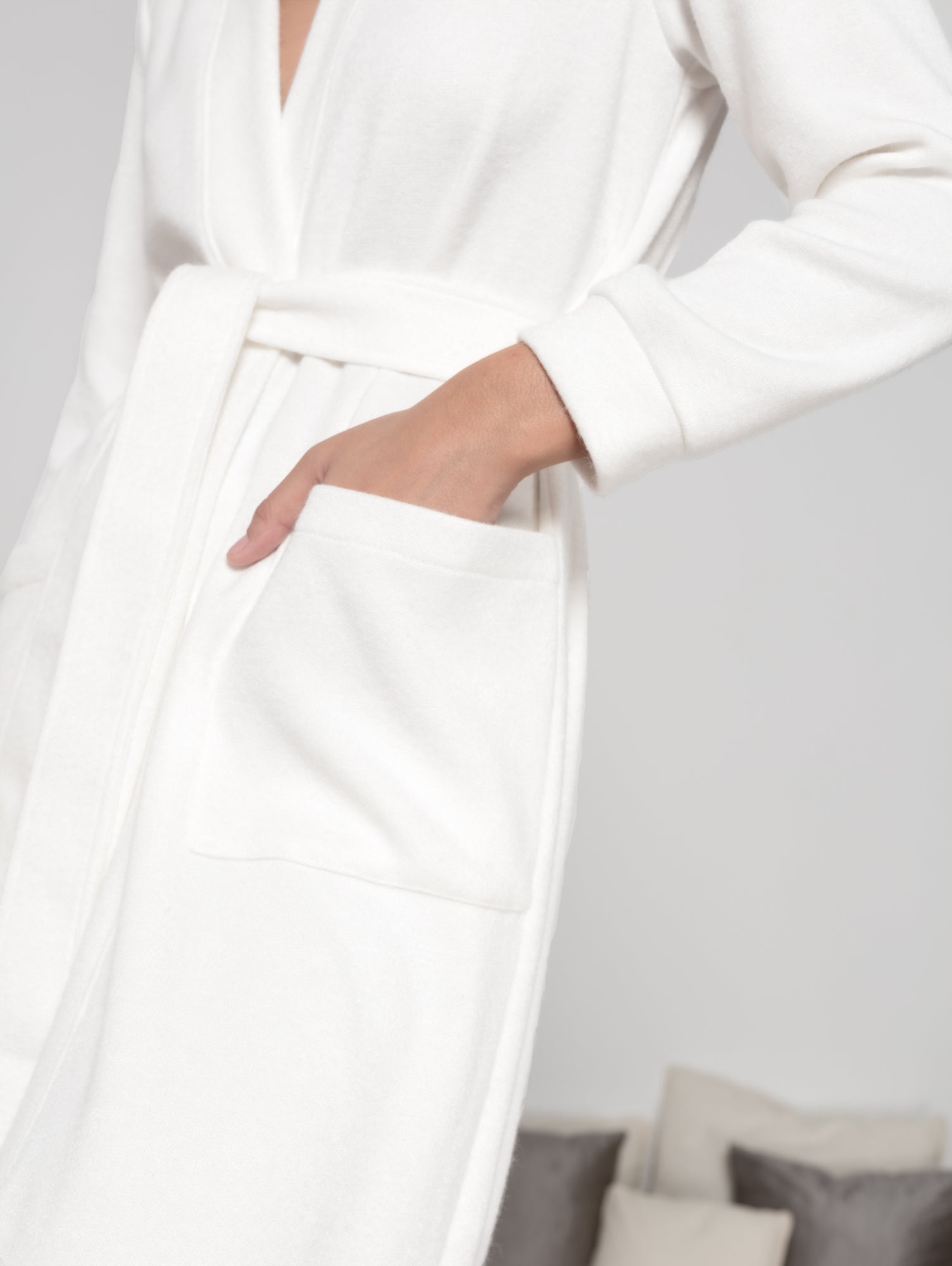 bata de mujer color blanco, colección homewear MONICA LENDINEZ