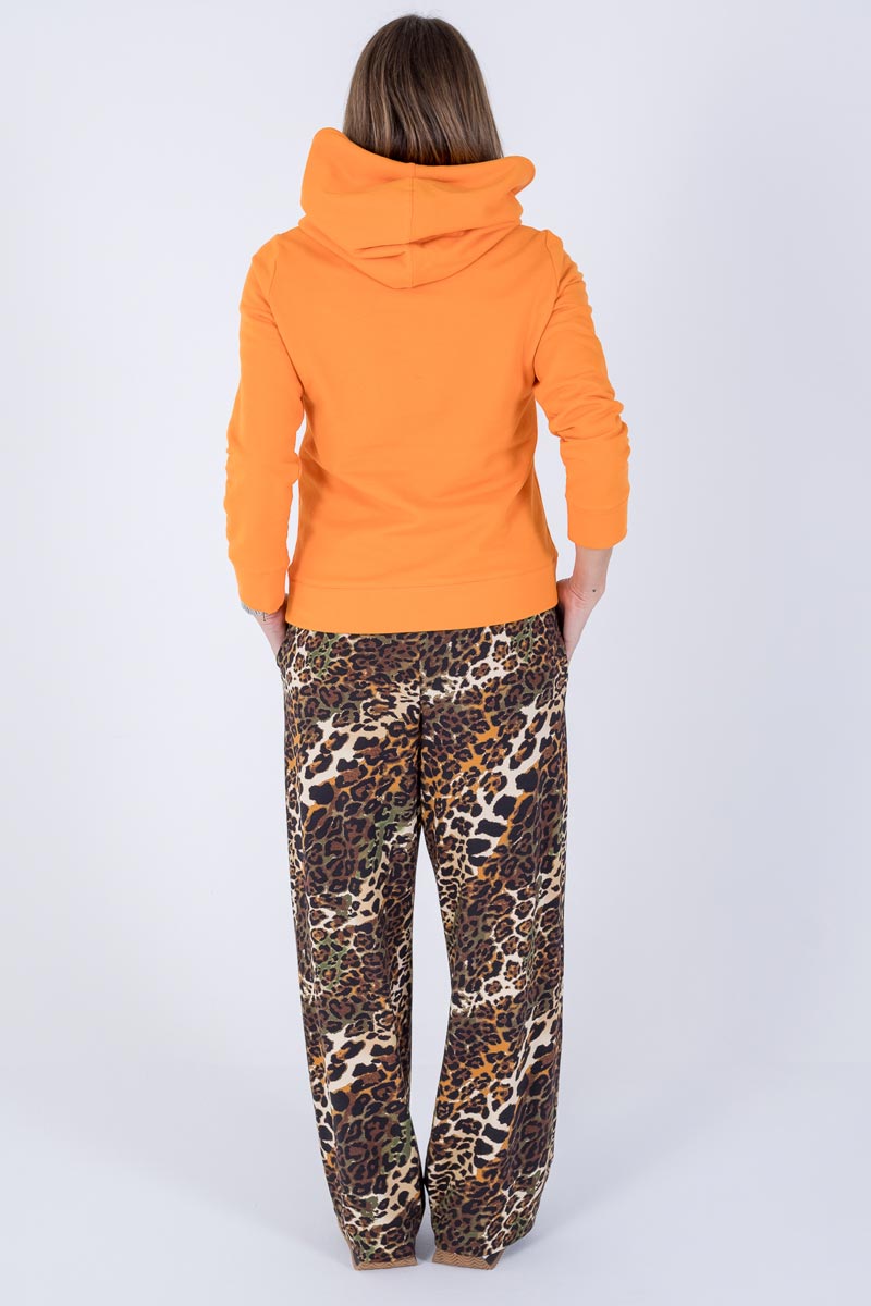 pantalón pinzas animal print de mujer. Colección otoño invierno 2024/25 MONICA LENDINEZ