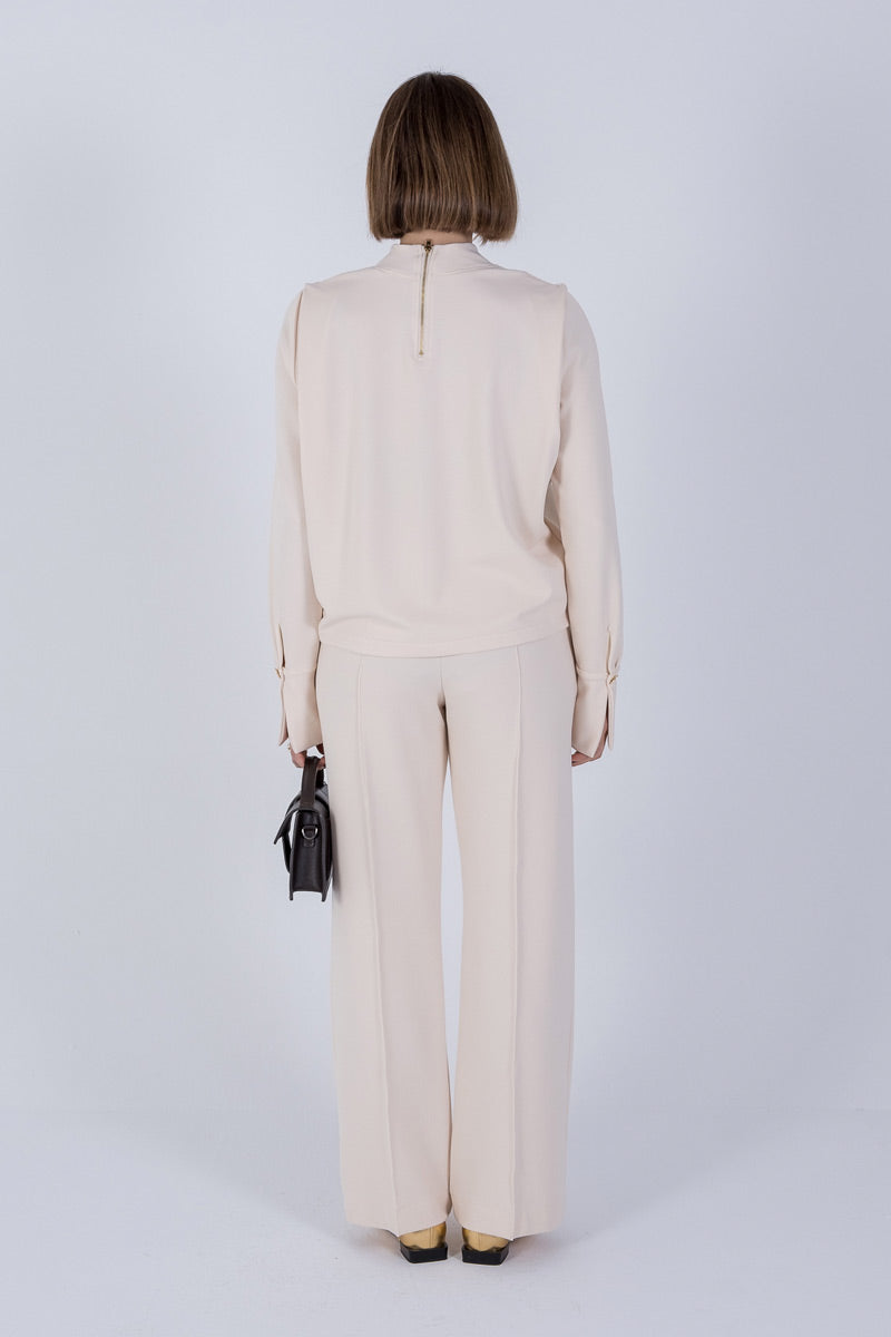 Jersey cisne en color crudo. Colección otoño invierno 2024/25 MONICA LENDINEZ